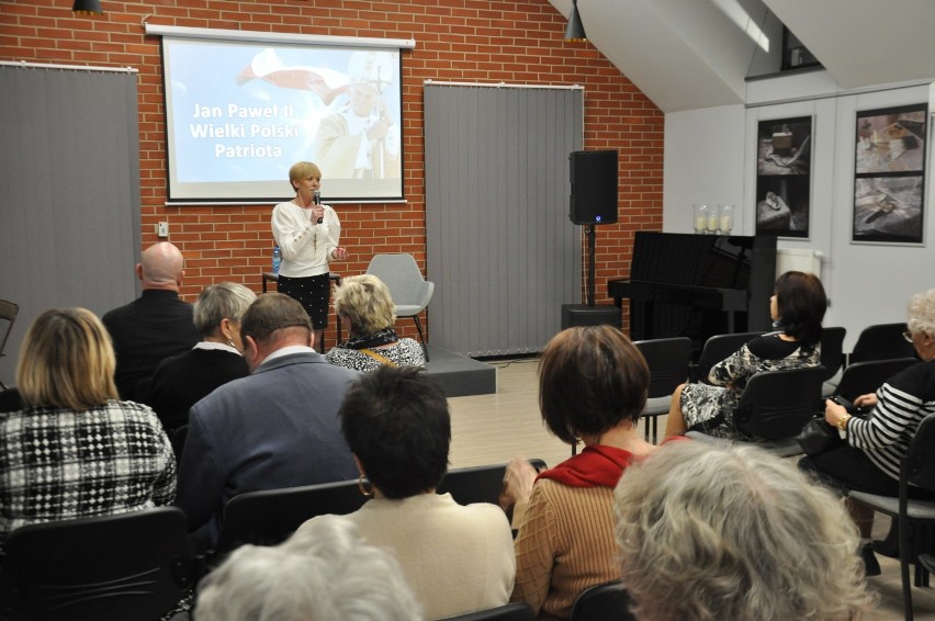 O św. Janie Pawle II w pleszewskiej bibliotece    