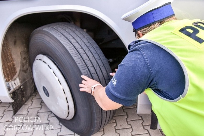 Policjanci sprawdzą autokary wiozące dzieci i młodzież na...