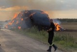 Pożar stogu w Chociemyśli. Strażacy ratowali pole zboża