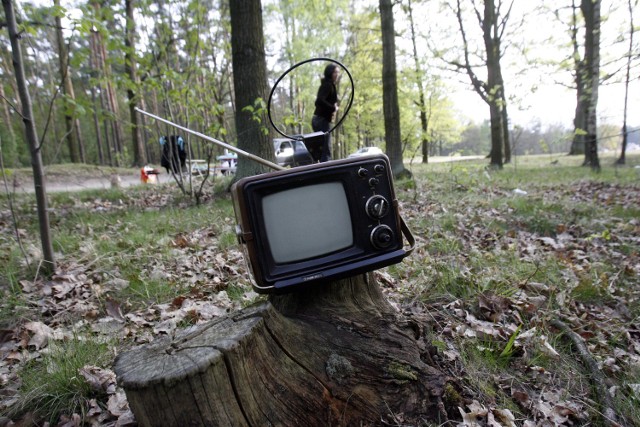 Ustawa śmieciowa, która weszła w życie w ubiegłym roku nie rozwiązała problemu dzikich wysypisk. Nadal w wielu lasach są miejsca, gdzie ludzie wywożą stare niepotrzebne rzeczy i śmieci