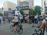 Zakaz dla furgonetek z antyaborcyjnymi i homofobicznymi treściami w Warszawie. Radni przyjęli uchwałę
