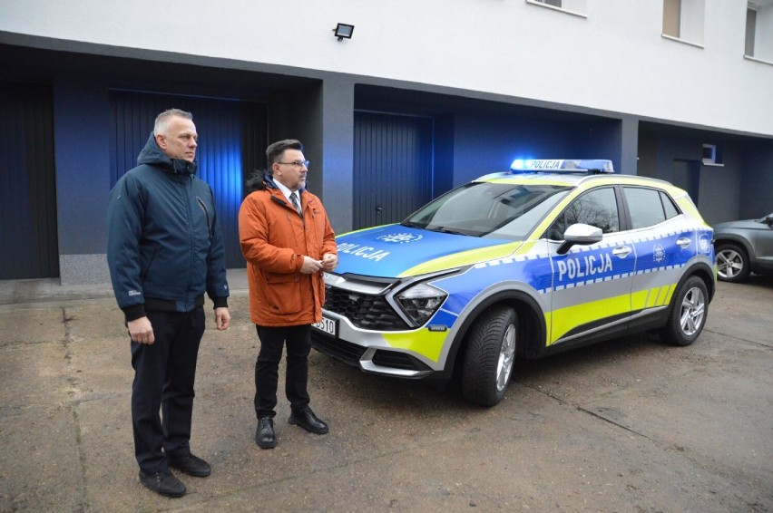 Nowy radiowóz dla policjantów z Komisariatu Policji w Krajence
