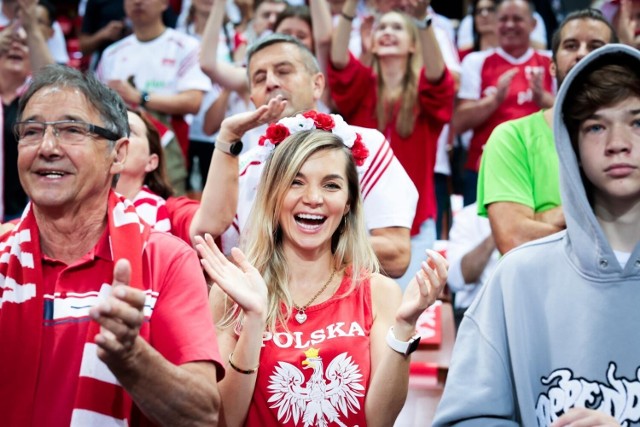 Kibice Biało-Czerwonych podczas meczu Polska - Brazylia w Spodku

  Zobacz kolejne zdjęcia. Przesuwaj zdjęcia w prawo - naciśnij strzałkę lub przycisk NASTĘPNE