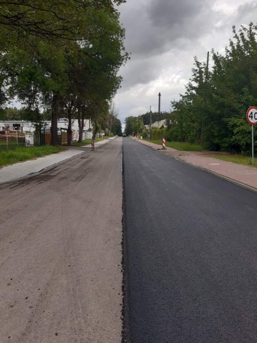 Nowy asfalt na drodze powiatowej z Pajeczna w kierunku Rząśni 