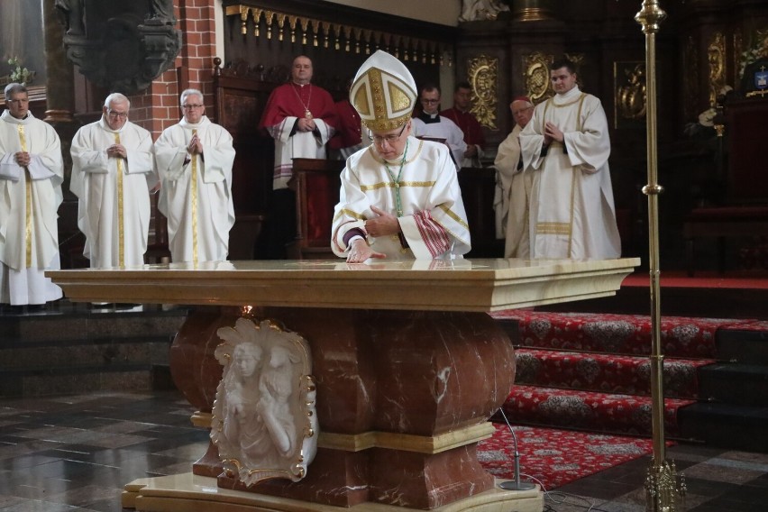 Uroczystość poświęcenia nowego marmurowego ołtarza w legnickiej katedrze, zobaczcie zdjęcia