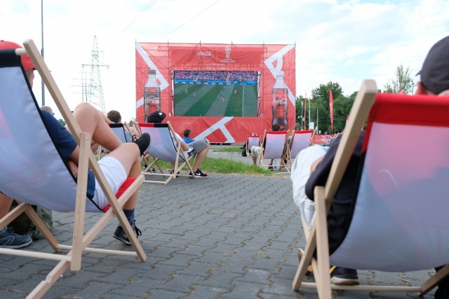 Mecz otwarcia nie przyciągnął zbyt wielu fanów piłkarskich zmagań.