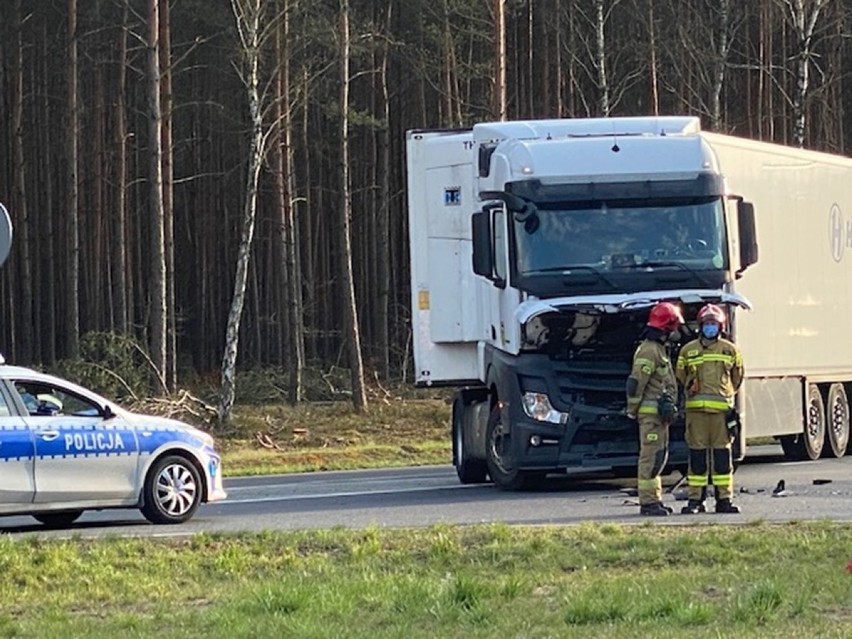 Śmiertelne zderzenie kawasaki z TIR-em na trasie Chociwel - Szczecin. Sąd zdecydował o losie kierowcy z Ukrainy