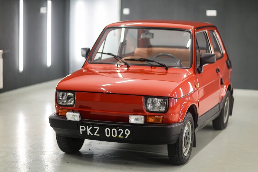 Maluch Irek, pięknie odrestaurowany Polski Fiat 126p wystawiony na licytację dla Patryka Wysmyka w Piotrkowie ZDJĘCIA