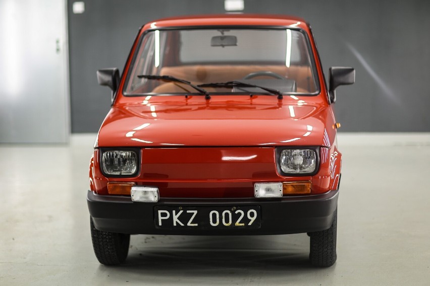 Maluch Irek, pięknie odrestaurowany Polski Fiat 126p wystawiony na licytację dla Patryka Wysmyka w Piotrkowie ZDJĘCIA