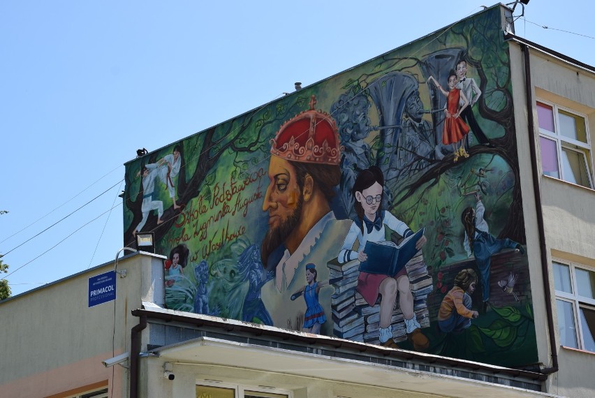 Nowy mural w Wasilkowie. Wizerunek Zygmunta Augusta ozdobił jedną z podstawówek (zdjęcia)