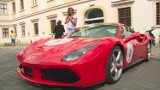 Ferrari pod Zamkiem Ujazdowskim. Parking za kilkadziesiąt milionów złotych [WIDEO]