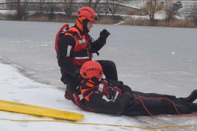 Strażacy doskonalili swoje umiejętności nad jeziorem Winiary