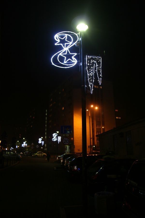 Sosnowiec nocą: Świąteczne dekoracje, neony, lampki. Podobają Wam się? [ZDJĘCIA]