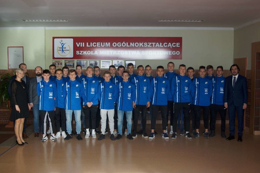  VII LO Szkoła Mistrzostwa Sportowego w Kaliszu. Będą reprezentować miasto w nowych strojach. ZDJĘCIA