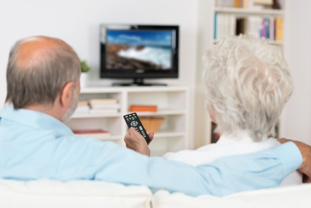 Seniorzy, którzy ukończyli 75. rok życia, nie muszą płacić abonamentu RTV
