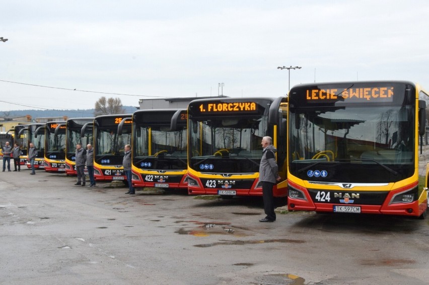 Osiem nowych autobusów wyjedzie na ulice Kielc i powiatu już w poniedziałek. Miejskie Przedsiębiorstwo Komunikacji przekazało je do użytku