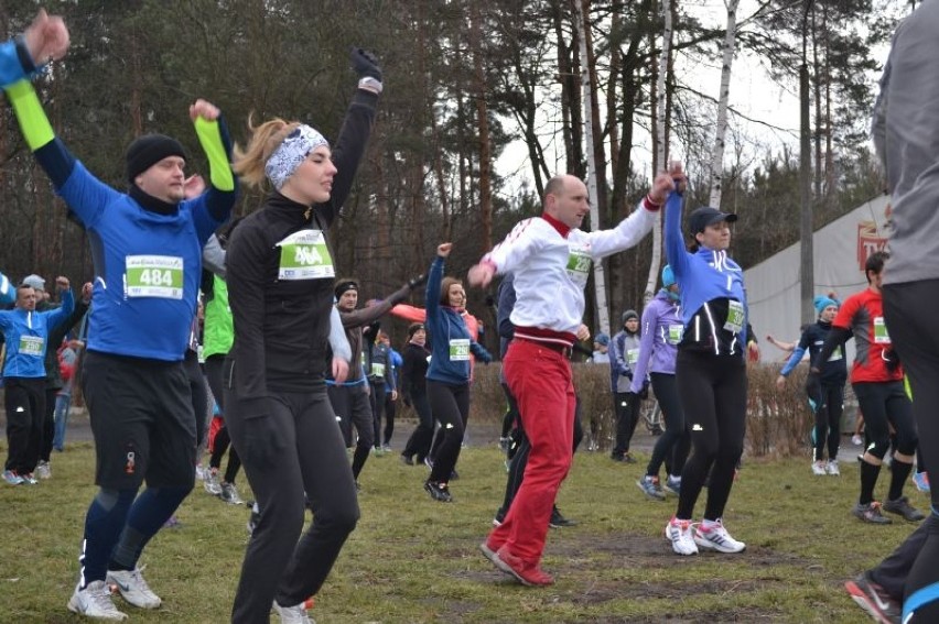 Biegacze biegali przy stawie Janina