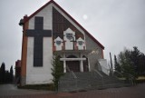 Krzyż z paneli fotowoltaicznych rozsławił parafię na całą Polskę. - Ma skłaniać wiernych do refleksji - mówi ks. kan. Krzysztof Guziałek