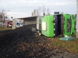 Częstochowa: ciężarówka przewożąca węgiel przewróciła się na Jagiellońskiej [ZDJĘCIA]