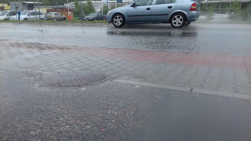 Na ulicy Marklowickiej regularnie po opadach deszczu pojawia...