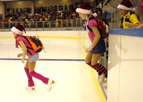 Na ślizgawce w hali widowiskowo-sportowej podczas ferii będzie można nauczyć się jeździć na łyżwach