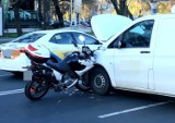 Wrocław. Poranny wypadek przy Pasażu Zielińskiego. Ranny jest motocyklista (ZDJĘCIA) 