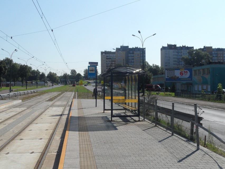Tramwaje w Sosnowcu. Na wyremontowanym odcinku "15" montowane są wiaty na przystankach [ZDJĘCIA]