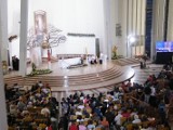 Beatyfikacja Jana Pawła II: wierni na czuwaniu w Łagiewnikach [ZDJĘCIA]