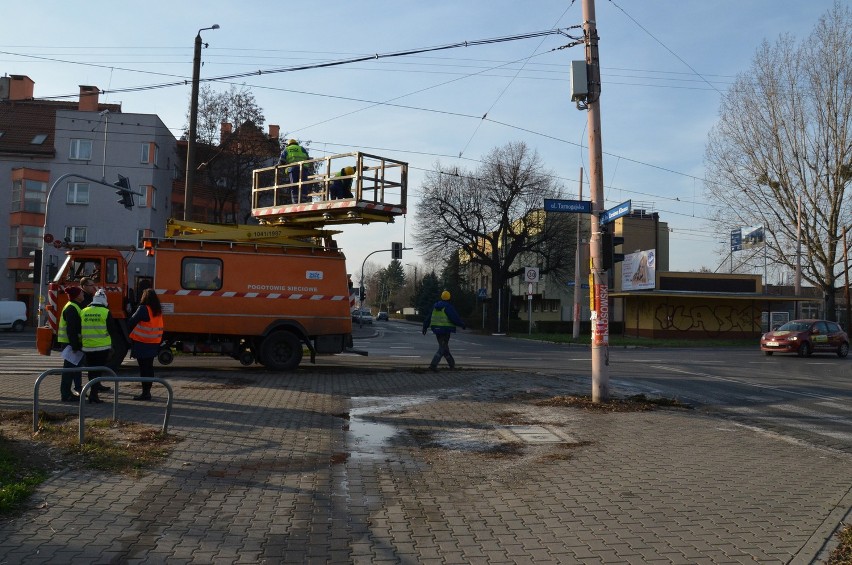 Awaria wodociągowa na Tarnogaju. Zamknięto tory tramwajowe