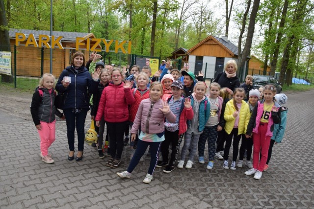 W piątek, 10 maja Park Fizyki w Nowej Soli odwiedzili uczniowie ze szkoły podstawowej w Przedmościu, w gminie Głogów. 
- Najbardziej podobały nam się urządzenia wodne i dźwigowe - mówili zadowoleni, wychodząc z parku.