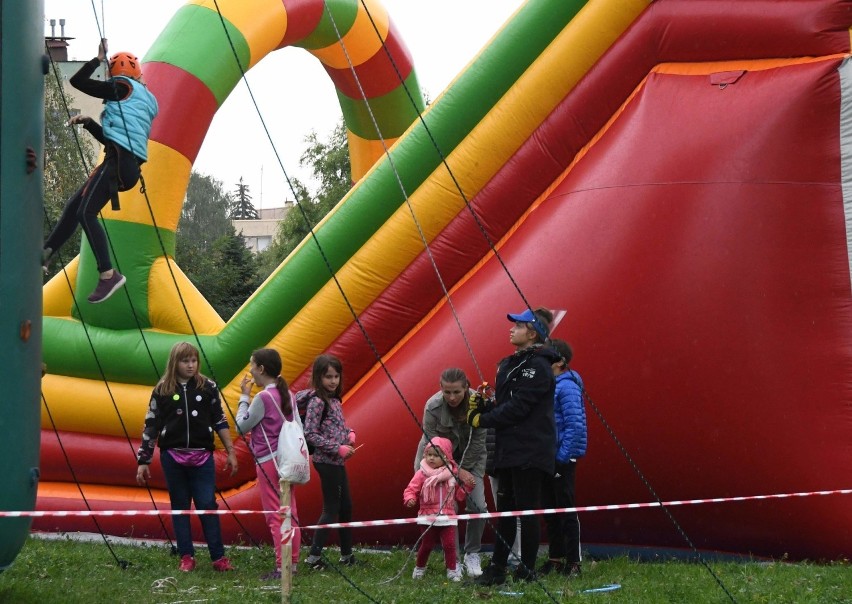 Festiwal sąsiedzki w Parku Dygasińskiego w Kielcach. Na najmłodszych czekało wiele atrakcji: animacje, gry, zabawy i wiele innych (ZDJĘCIA)