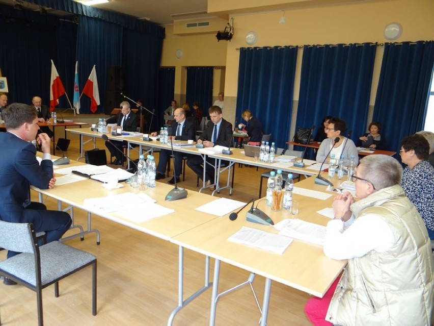 Sesja rady powiatu Zduńska Wola [zdjęcia]