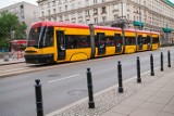 Przejazd tramwajem przez Warszawę. Tak wygląda trasa z kabiny motorniczego [WIDEO]