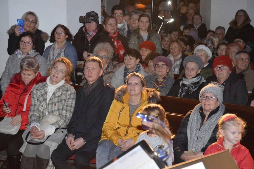 Koncert kolęd Olgi Szomańskiej i Macieja Miecznikowskiego wypełnił publicznością mury Sanktuarium św. Jakuba Ap.