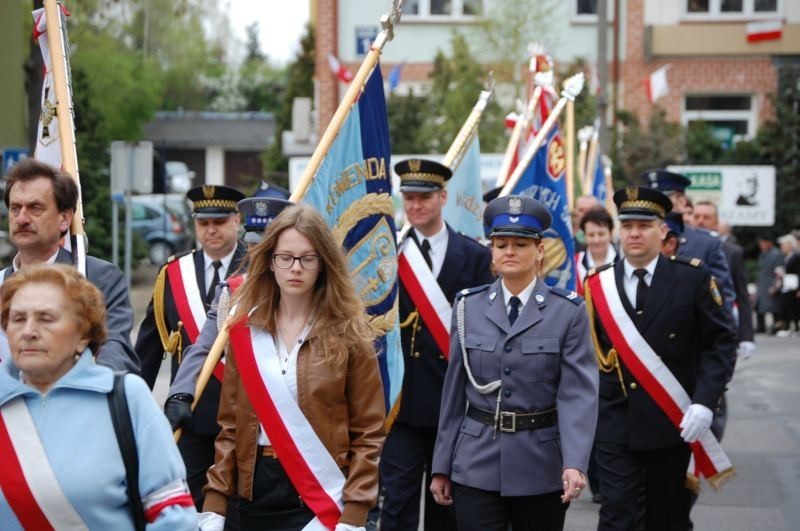 Kwidzyn: Przemarsz ulicami miasta i wspólne śpiewanie pieśni patriotycznych z okazji Święta 3 Maja