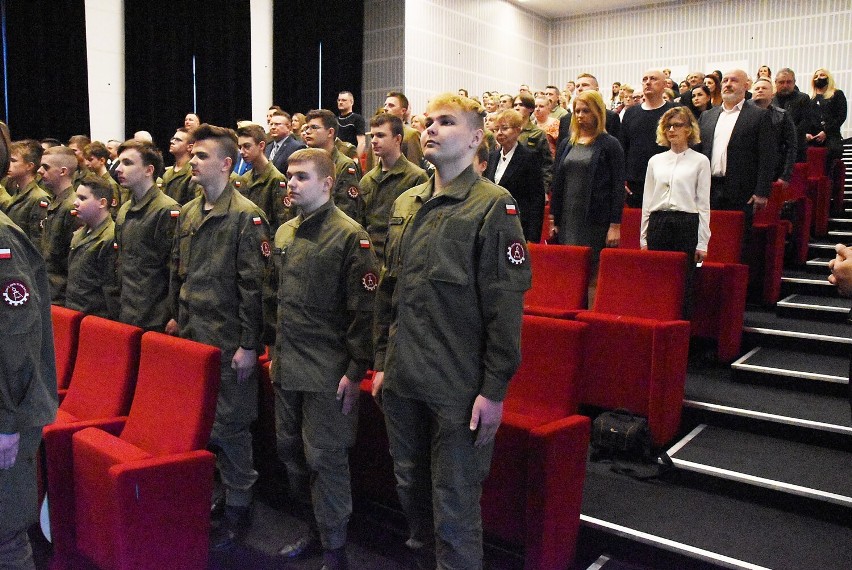 Odbyło się ślubowanie uczniów pierwszych klas wojskowych (kadetów) pilskiego ZST. Zobaczcie zdjęcia  