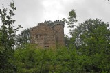 Zamek Księcia Henryka to niezwykły zabytek Karkonoszy. Jak do niego trafić i jaka jest historia tych malowniczych ruin?