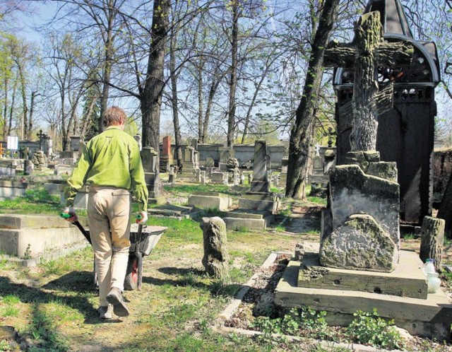 W Piotrkowie odnowiono ogrodzenie cmentarza prawosławnego