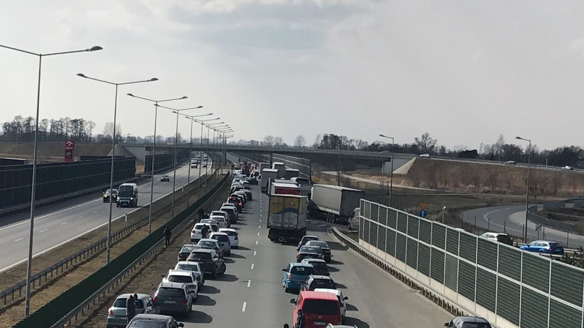 Wypadek na A2 pod Warszawą koło Grodziska Mazowieckiego....