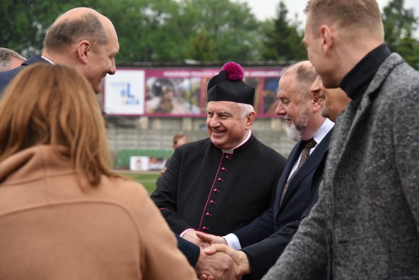 Stadion Miejski w Jarosławiu oficjalnie otwarty! Dostał imię Mieczysława Haspla. Zobacz zdjęcia z uroczystości