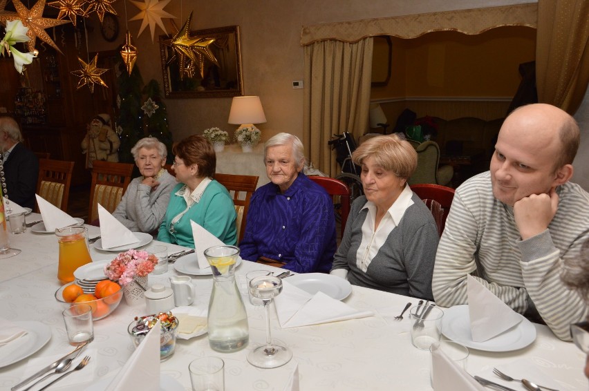 Spotkanie opłatkowe dla starszych mieszkańców miasteckiego osiedla Nad Studnicą (FOTO+VIDEO)