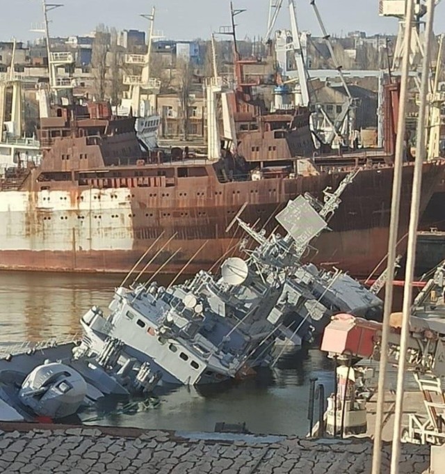 Imię Hetmana Piotra Konaszewicza Sahajdacznego nosił ukraiński okręt flagowy, który został celowo zatopiony w porcie, gdzie był remontowany. Ukraińcy nie chcieli, by fregata wpadła w ręce Rosjan.