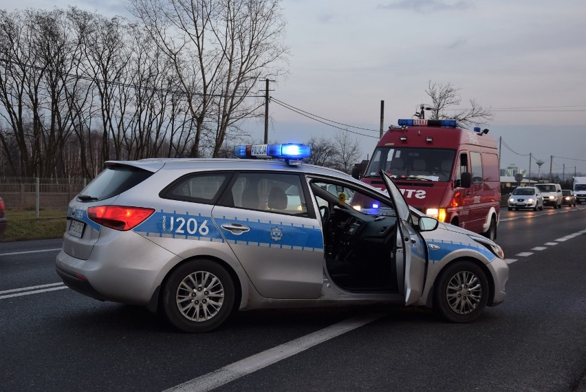 Kolizja dwóch aut na krajowej "12" w Zdunach