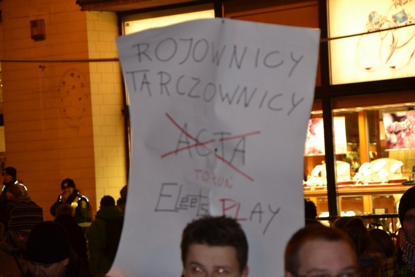 Manifestacja przeciwko ACTA w Toruniu [ZDJĘCIA I WIDEO]