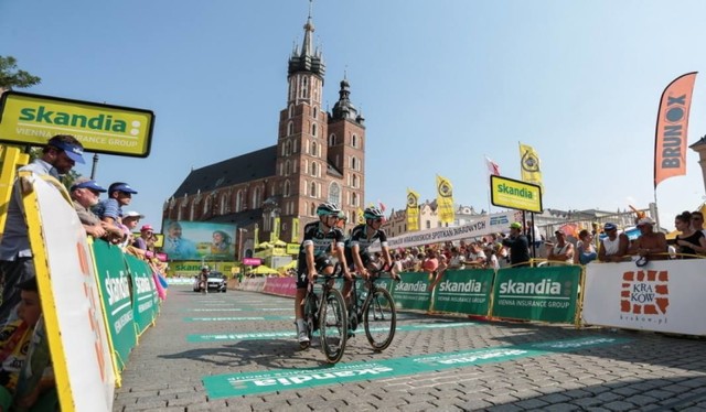 W poniedziałek, 18 lipca odbędzie się w Krakowie VII etap 73. wyścigu kolarskiego Tour de Pologne oraz Mini Tour de Pologne. 

Tour de Pologne w godzinach 10:00 do 13:00 – odbędzie się na trasie: Start: Rynek Główny – św. Anny, Studencka, Garncarska, Krupnicza, al. Mickiewicza (jezdnia wschodnia "pod prąd" w kierunku Wieliczki), al. Krasińskiego, Zwierzyniecka, Powiśle, Podzamcze, św. Idziego, Grodzka – META: Rynek Główny 

Tour de Pologne w godzinach 13:00 – 19:00 – odbędzie się na trasie: START: Rynek Główny – św. Anny, Studencka, Garncarska, Krupnicza, al. Mickiewicza (jezdnia wschodnia "pod prąd" w kierunku Wieliczki), al. Krasińskiego, most Dębnicki, Konopnickiej (przejazd tunelem pod Rondem Grunwaldzkim), Rondo Matecznego, Kamieńskiego, Wielicka, zawracanie przed granicą Wieliczki. Powrót: tą samą jezdnią do mostu Dębnickiego, następnie ulicami: Zwierzyniecka, Powiśle, Podzamcze, św. Idziego, Grodzka – META: Rynek Główny.