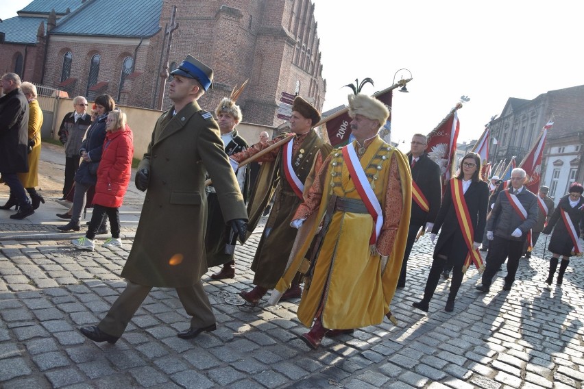 Święto Niepodległości 2018 w Sieradzu. W 100. rocznicę 11 Listopada odbyła się tradycyjna uroczystość pod pomnikiem Piłsudskiego (zdjęcia)