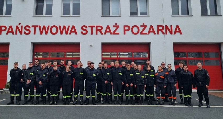 Strażacy z OSP doskonalą swoje umiejętności. Trwa szkolenie podstawowe strażaka ratownika