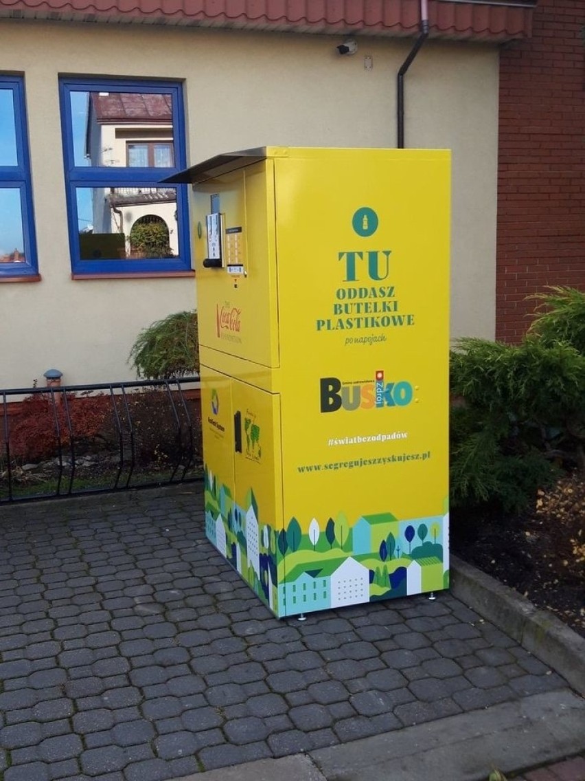 W Busku - Zdroju już są dwa recyklomaty, do których można...