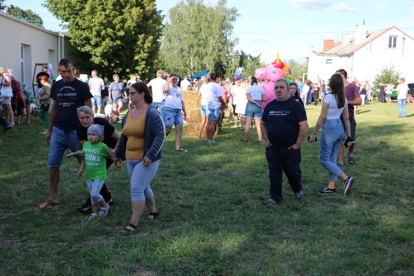 Rodzinny "Piknik z folklorem" w Słomkowie. Zabawa...