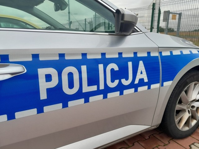 Policja z Częstochowy sprawdza okoliczności i przyczyny czołowego zderzenia dwóch osobówek na DK 46 w Blachowni